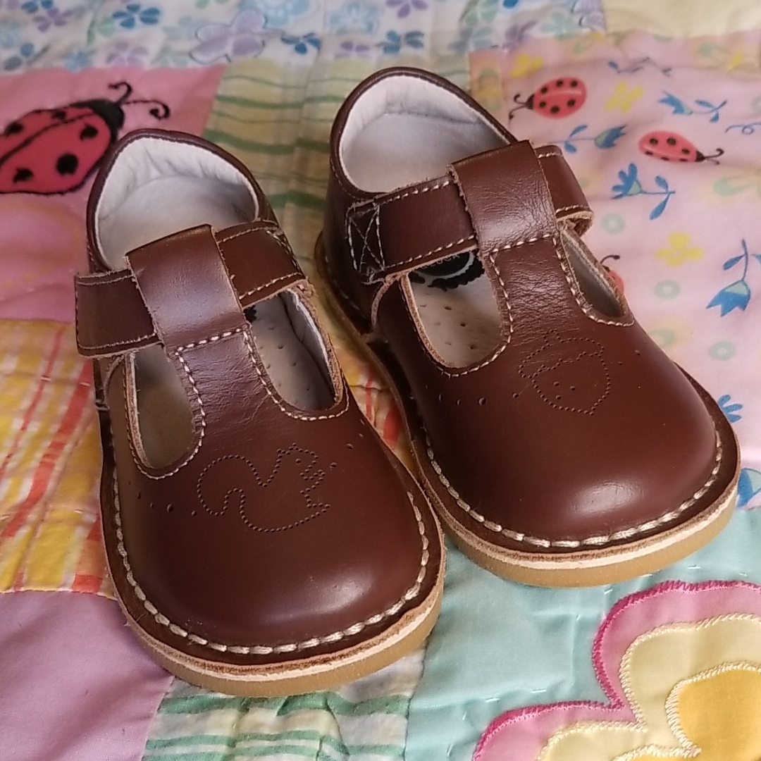 Livie & Luca Brown Leather Baby Shoes. Acorn. Size 8. Excellent Condition.